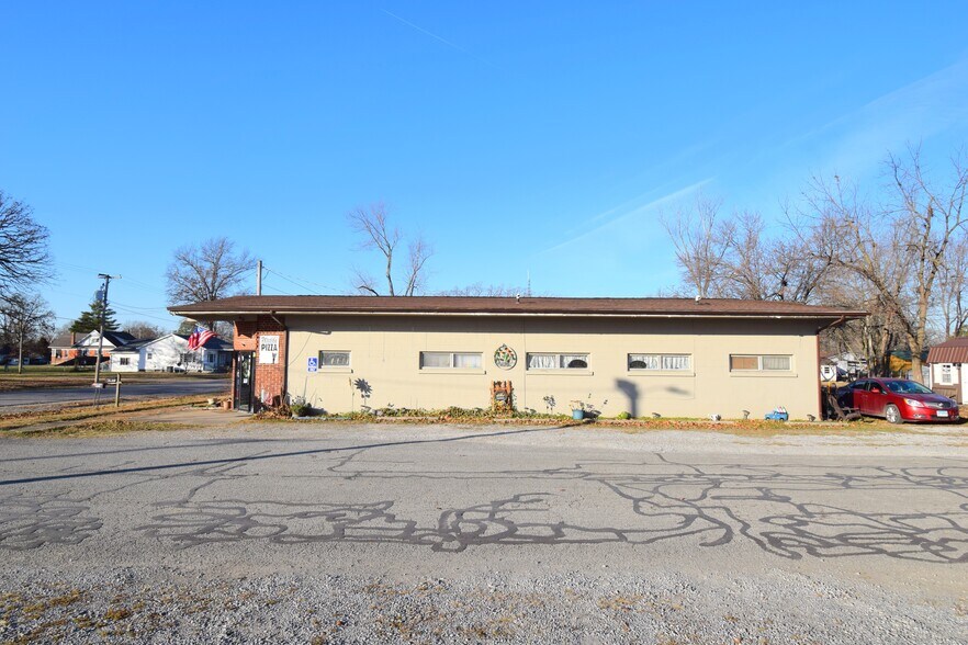 More Photos Of 502 W Franklin St, Sesser Office For Sale