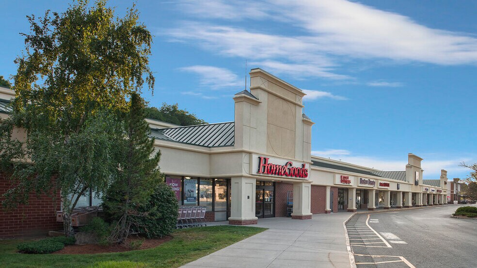More Photos Of 450 Paradise Rd, Swampscott Unknown For Lease