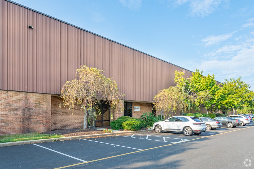 More Photos Of 261 Quigley Blvd, New Castle Warehouse For Lease