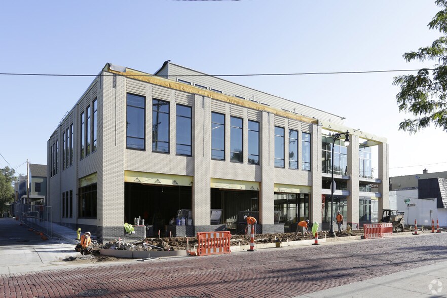 More Photos Of 1059 Wealthy St SE, Grand Rapids Apartments For Lease