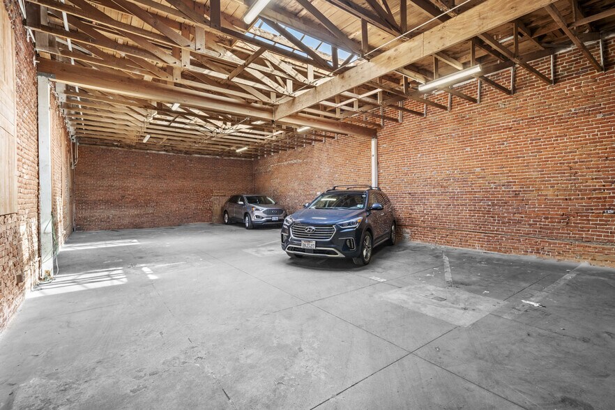 More Photos Of 2523-2525 W Washington Blvd, Los Angeles Storefront Retail Office For Sale