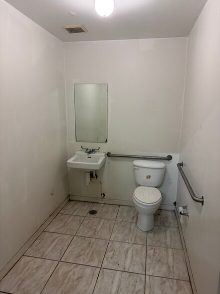 More Photos Of 2205 W 80th St, Hialeah Warehouse For Sale