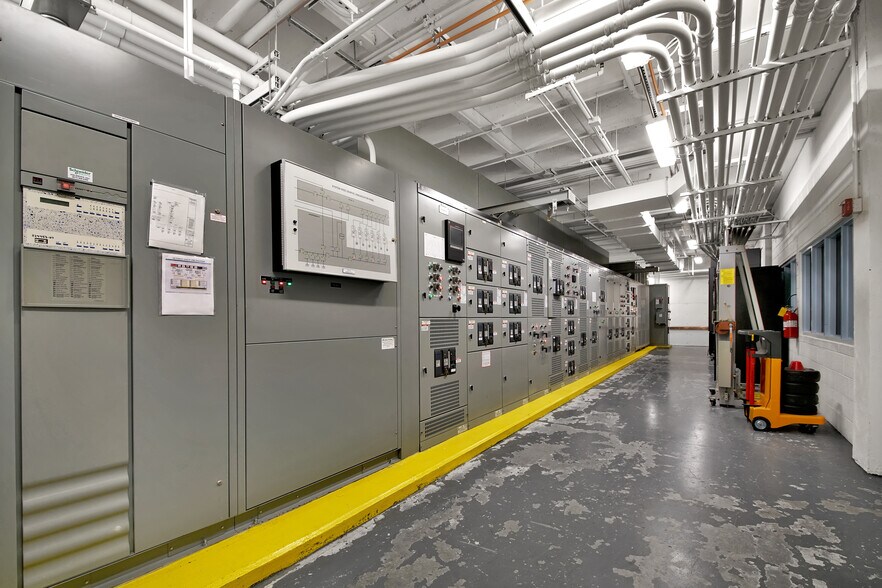 More Photos Of 40 Perimeter Ctr E, Atlanta Industrial For Lease