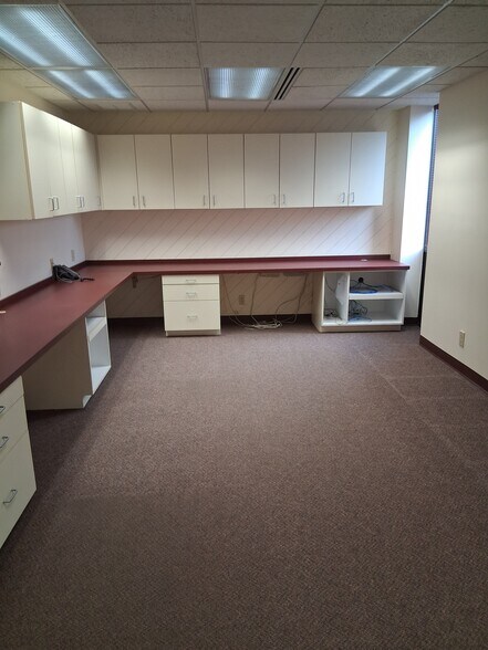 More Photos Of 7655 Five Mile Rd, Cincinnati Medical For Sale