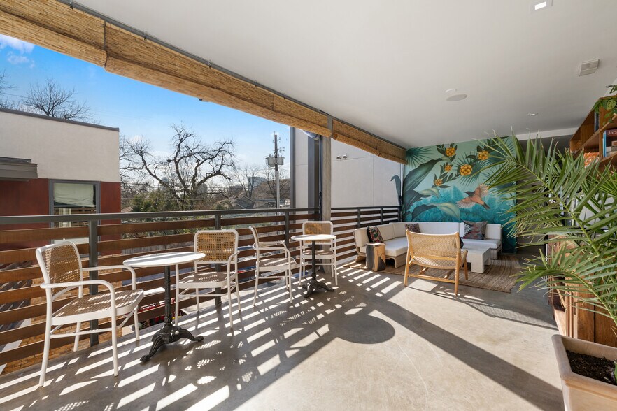 More Photos Of 1123 E 11th St, Austin Hotel For Sale