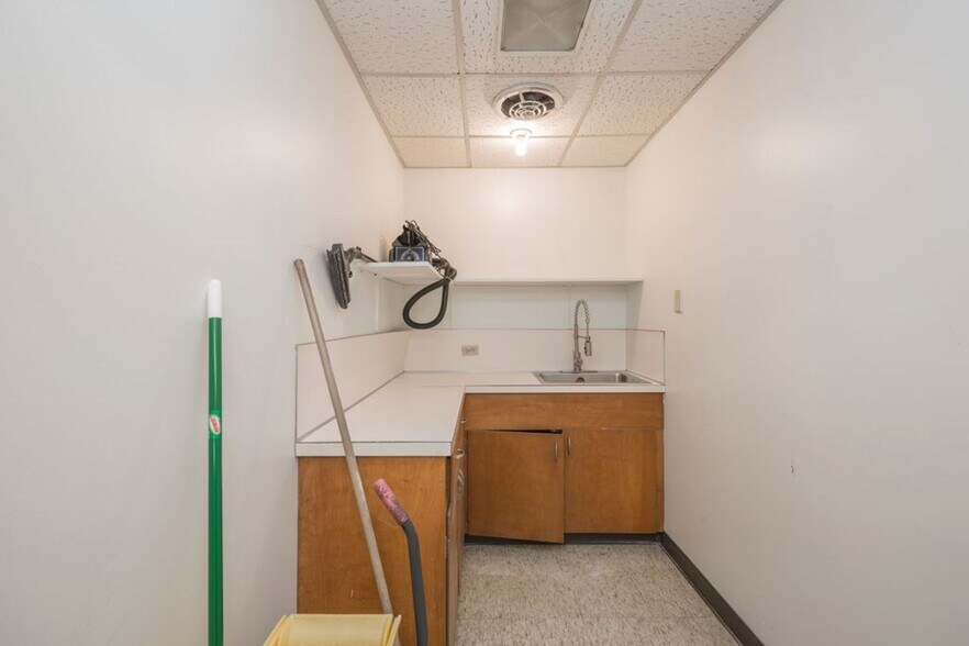 More Photos Of 807 Hudson Ln, Monroe Office For Sale