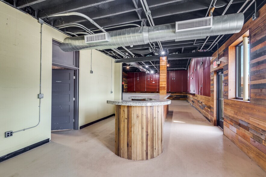 More Photos Of 400 S Elm St, Denton Auto Repair For Lease