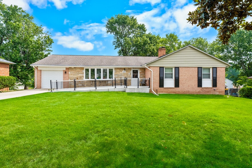 Primary Photo Of 208 Prenton St, Upper Marlboro Healthcare For Sale