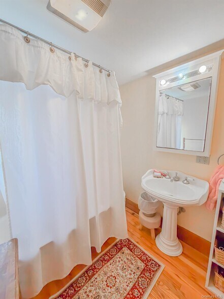 More Photos Of 8874 US Route 9W, Athens Office Residential For Sale