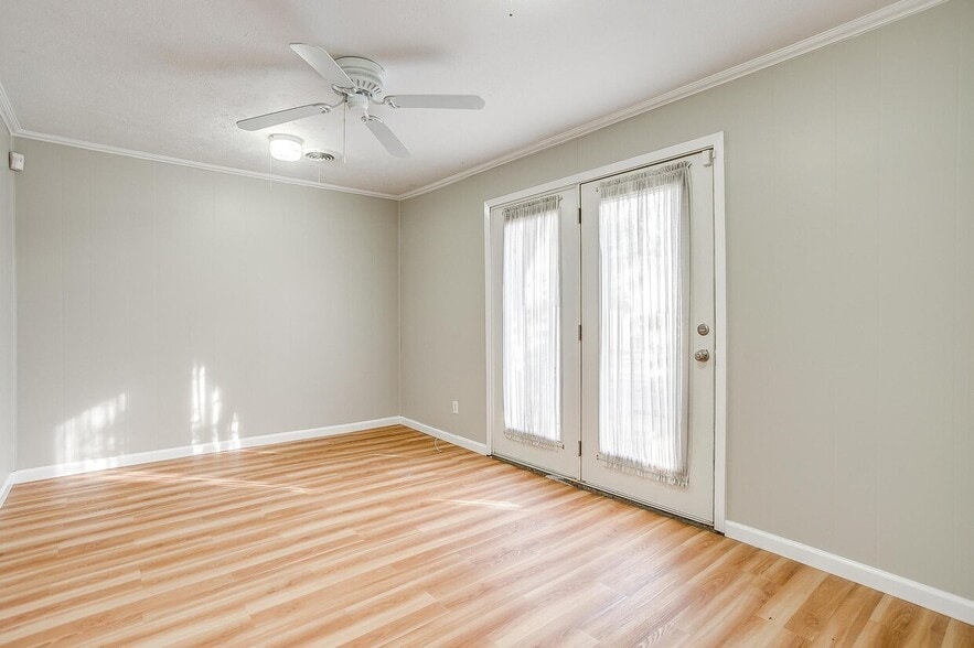 More Photos Of 2418 Cales Dr, Arlington Office Residential For Sale