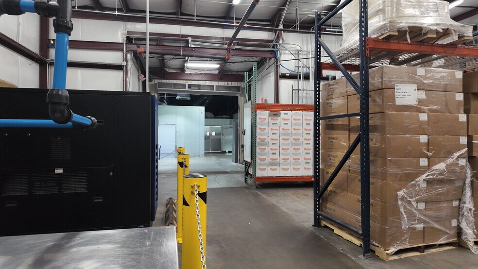 More Photos Of 1907 Gateway Blvd, Charlotte Warehouse For Sale