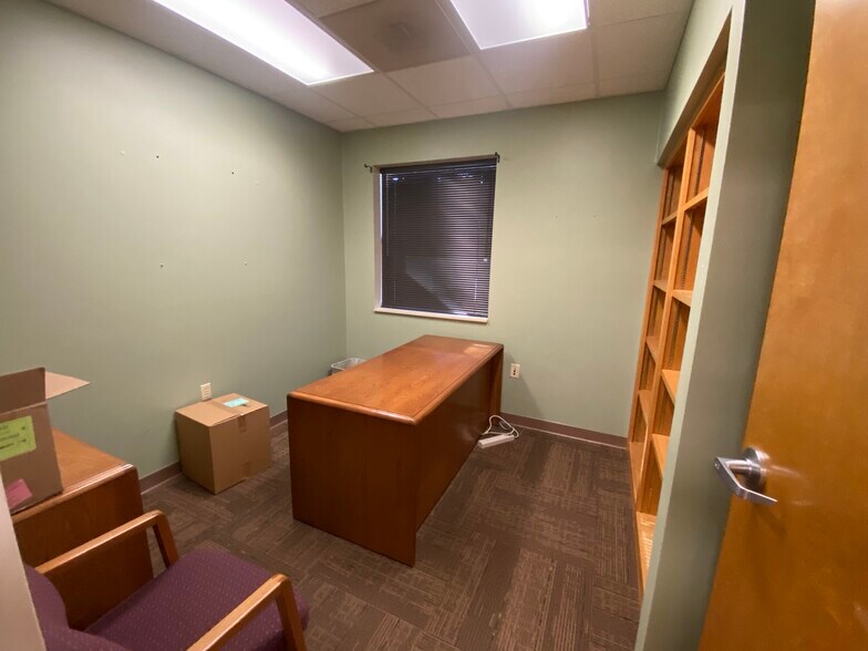 More Photos Of 2212 W Kearney St, Springfield Office For Sale