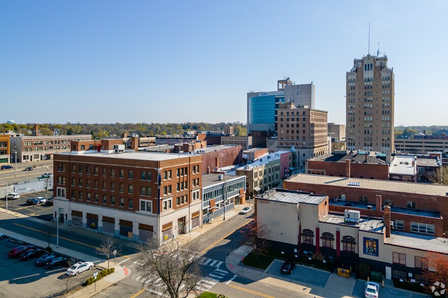 More Photos Of 50 Wayne St, Pontiac Apartments For Sale
