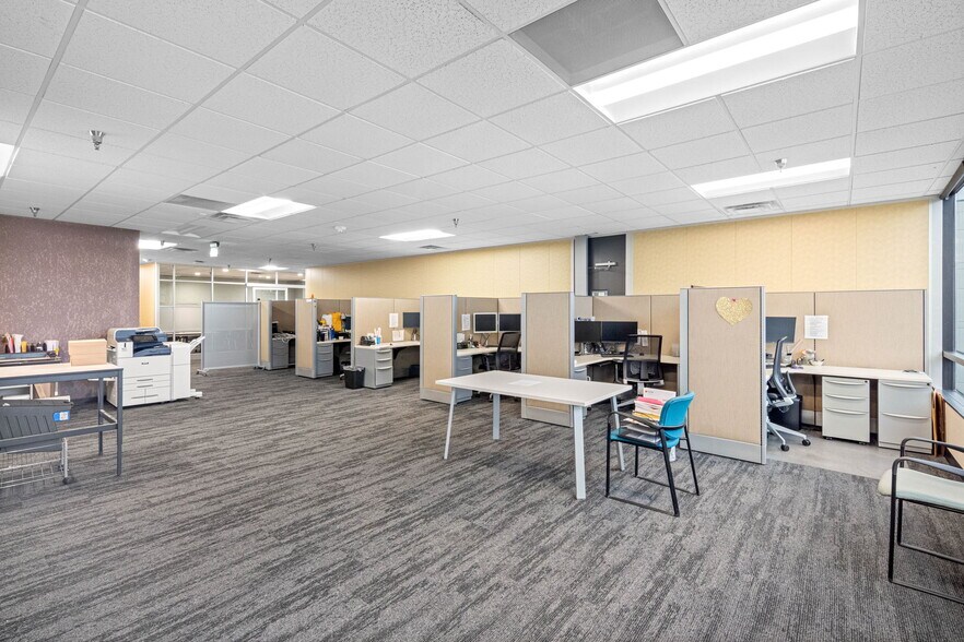 More Photos Of 6801 E Hillsborough Ave, Tampa Office Residential For Lease