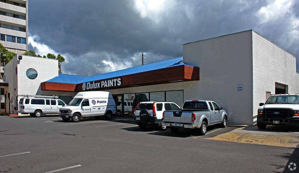 More Photos Of 2700 S King St, Honolulu Unknown For Lease