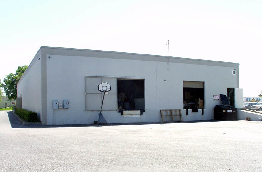 More Photos Of 2101 Premier Row, Orlando Manufacturing For Sale