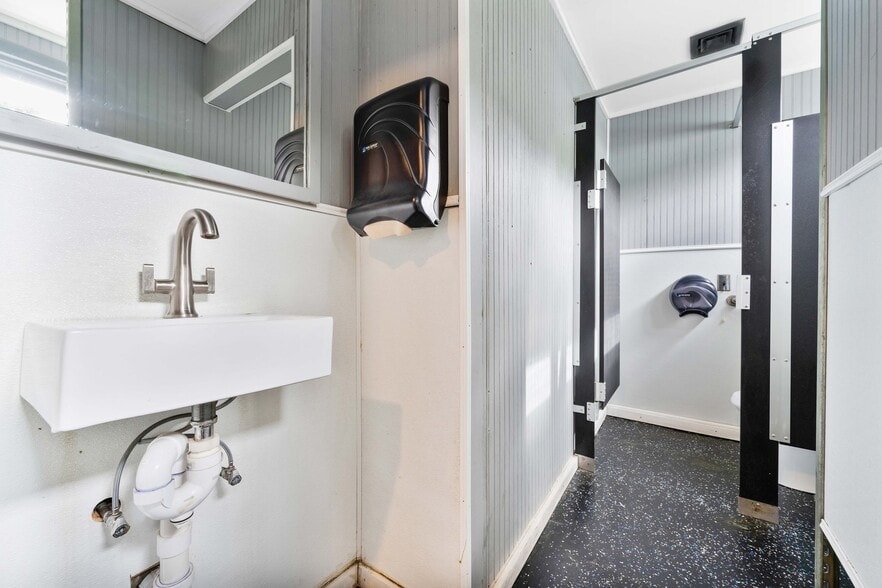 More Photos Of 287 N Elm St, Westfield Restaurant For Sale