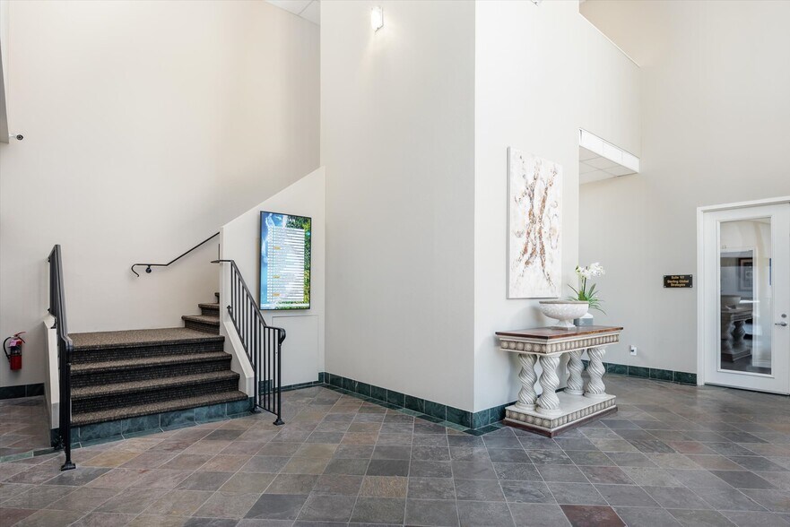 More Photos Of 365 W 2nd Ave, Escondido Loft Creative Space For Lease