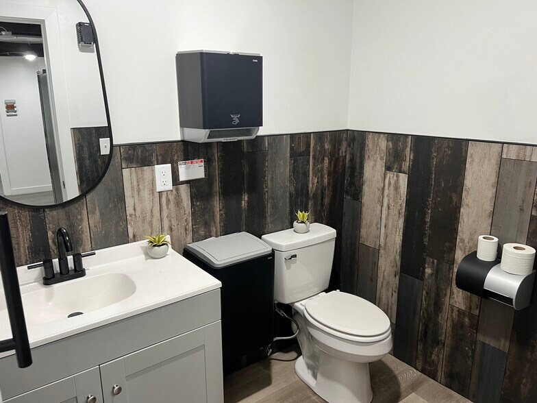 More Photos Of 1657 N State St, Lehi Manufacturing For Sale