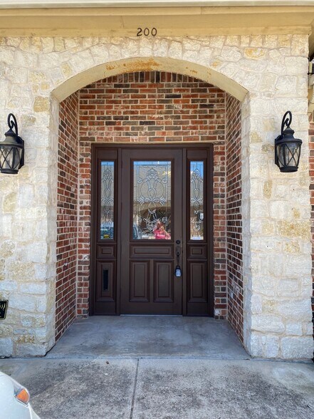 More Photos Of 6605 Precinct Line Rd, North Richland Hills Office For Lease