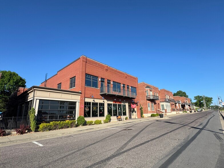 More Photos Of 516 W Front St, Washington General Retail For Sale