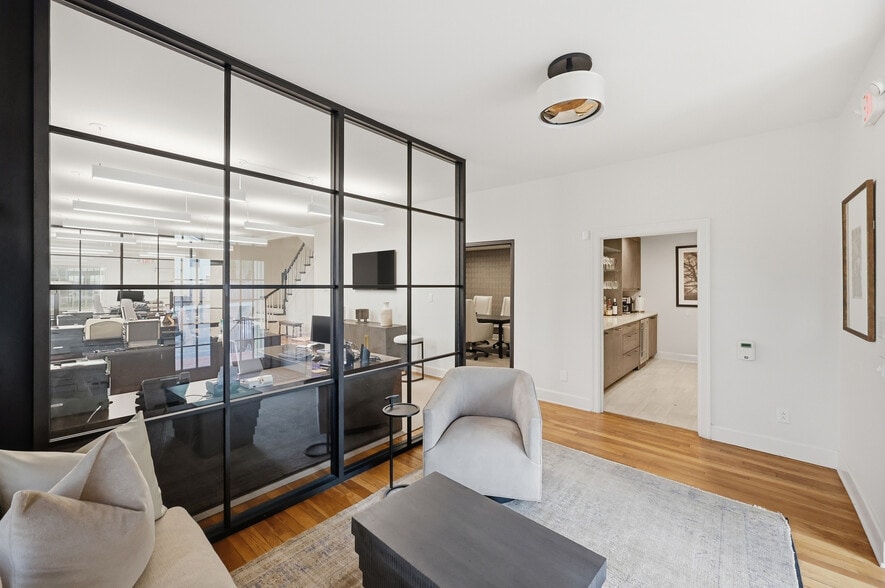 More Photos Of 131 Kentucky Ave, Lexington Freestanding For Sale