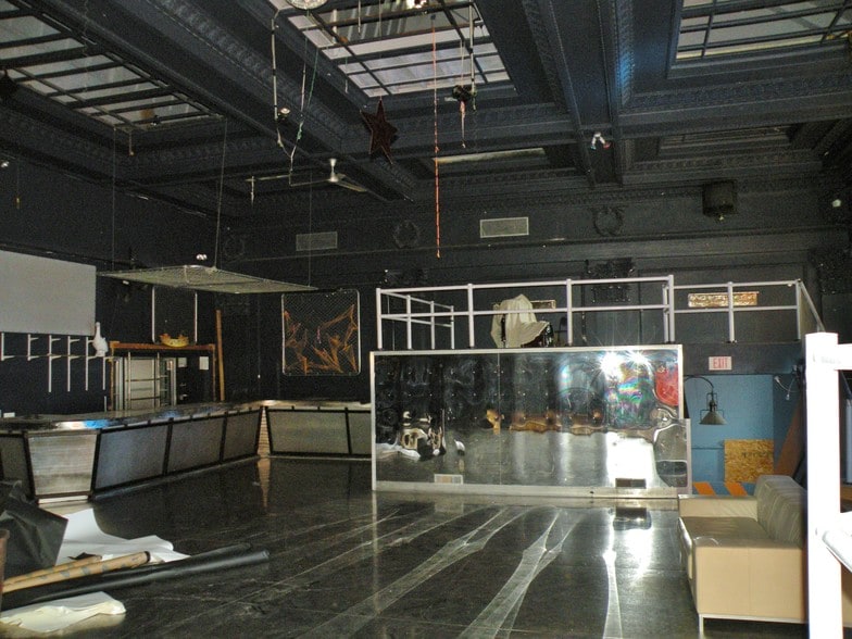 More Photos Of 226-228 5th Ave S, Clinton Bar For Sale