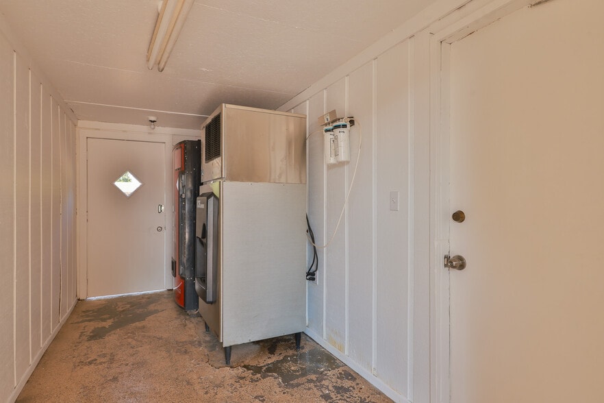 More Photos Of 551 Elm St, Martin Hotel For Sale