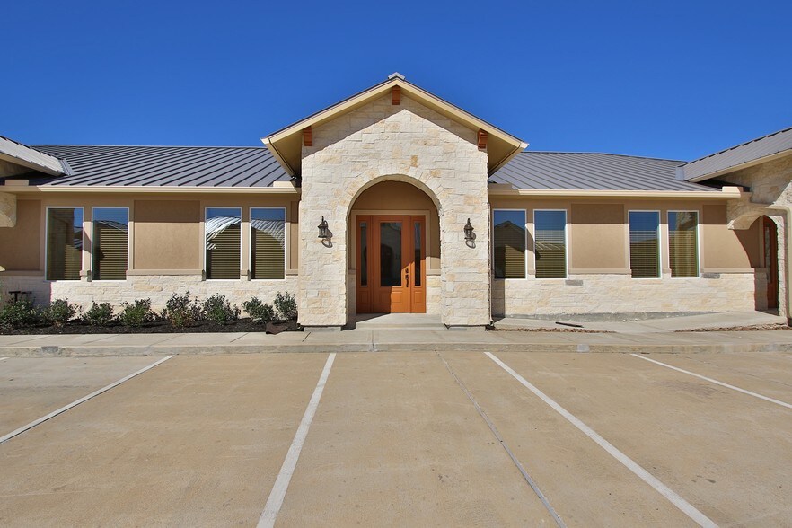 More Photos Of 17347 Village Green Dr, Houston Medical For Lease