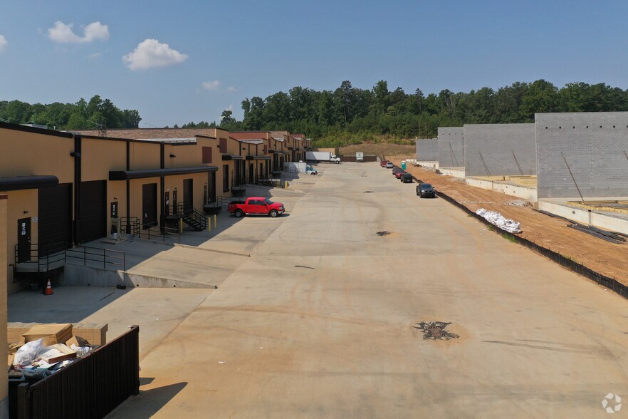 More Photos Of 2390 Satellite Blvd, Buford Light Distribution For Lease