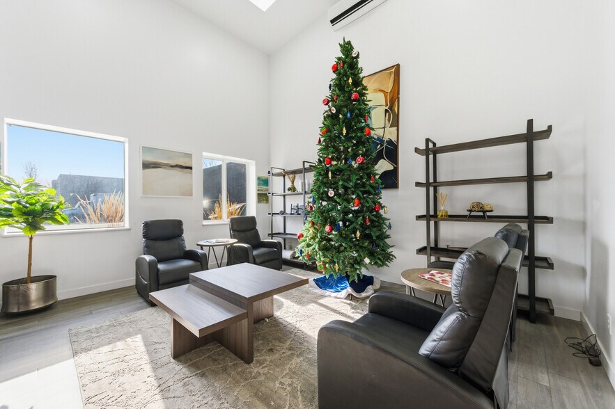 More Photos Of 1657 N State St, Lehi Manufacturing For Sale