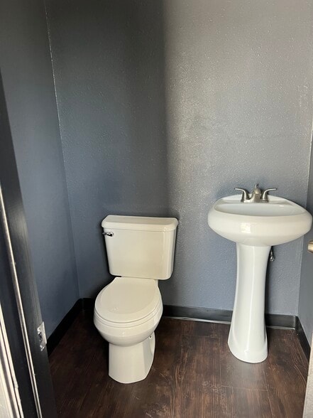 More Photos Of 302 Charlton St, Galena Park Warehouse For Sale