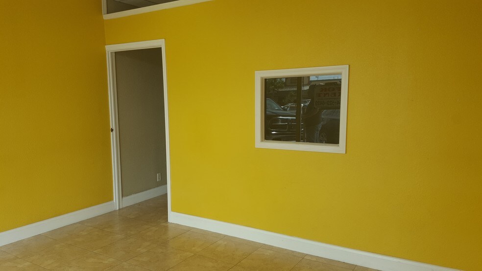 More Photos Of 2457-2459 E Commercial Blvd, Fort Lauderdale Storefront Retail Office For Lease