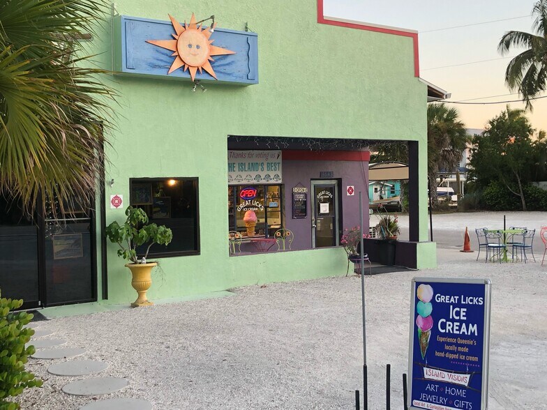 More Photos Of 4643-4645 NE Pine Island Rd NW, Cape Coral Freestanding For Lease