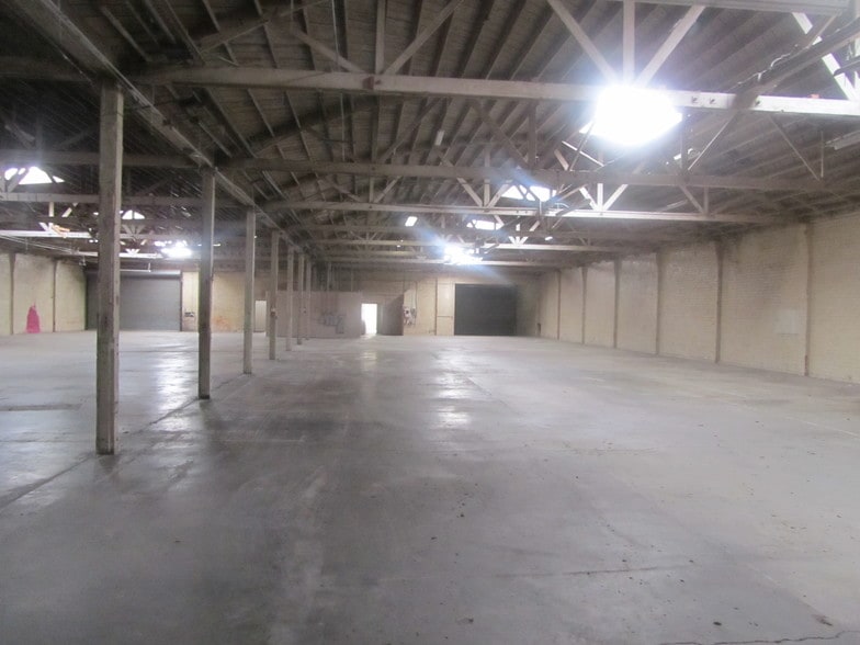 More Photos Of 845 E 60th St, Los Angeles Warehouse For Lease
