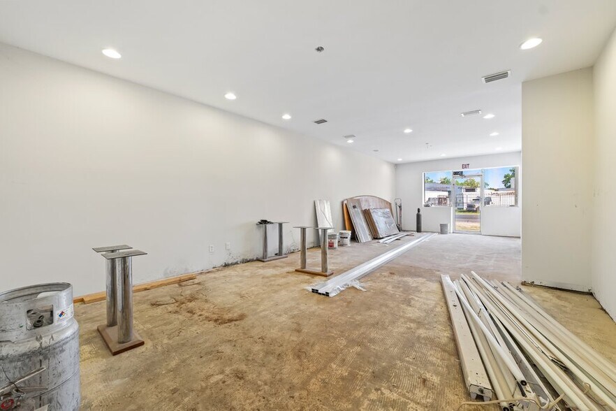 More Photos Of 5154-5200 W Beaver St, Jacksonville Warehouse For Lease