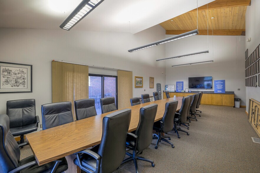 More Photos Of 8880 Ballentine St, Overland Park Office For Sale