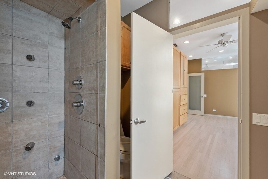 More Photos Of 1228 W Glenlake Ave, Chicago Apartments For Sale