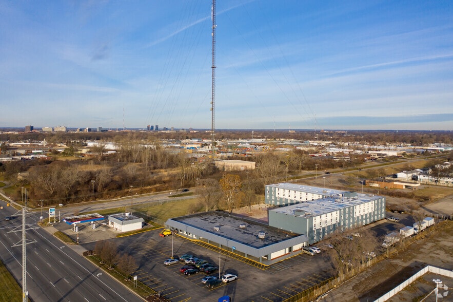 More Photos Of 11000 W 8 Mile Rd, Ferndale Hotel For Sale