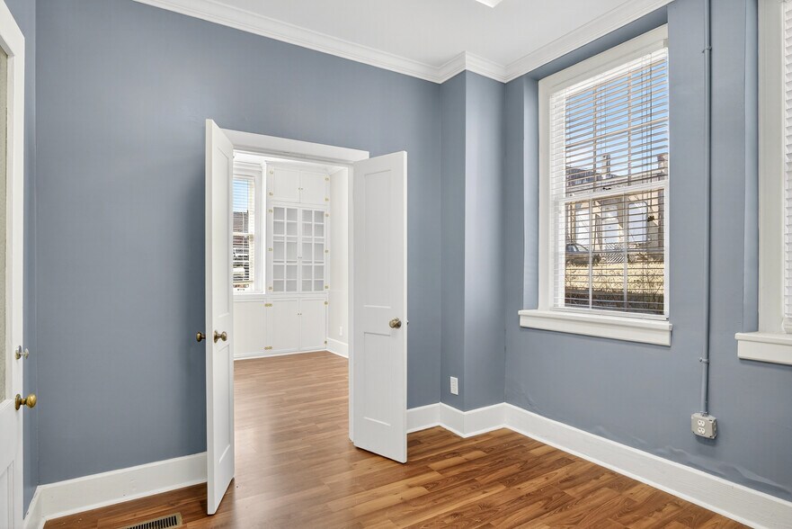 More Photos Of 115 E Market St, Warrenton Office For Lease