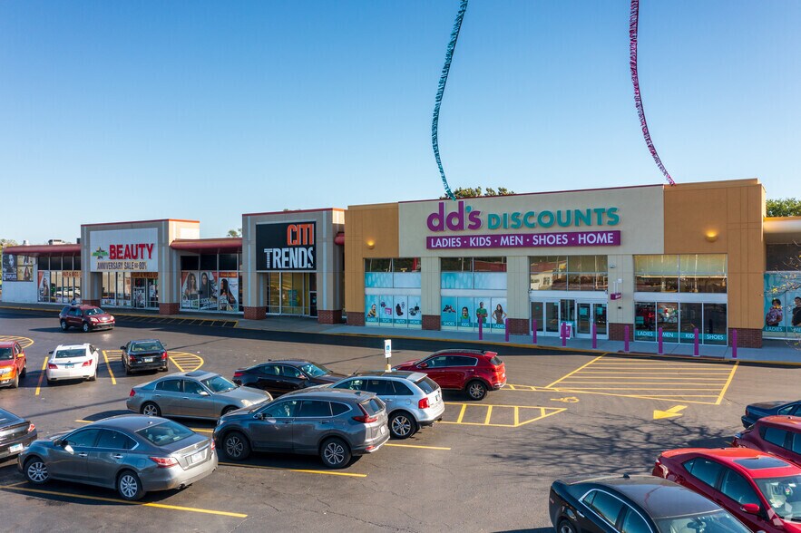 Primary Photo Of 2935-3069 159th St, Markham Unknown For Lease