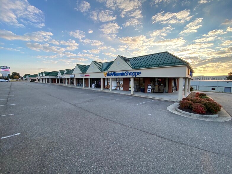 More Photos Of 551-595 Southpark Blvd, Colonial Heights Storefront Retail Office For Lease