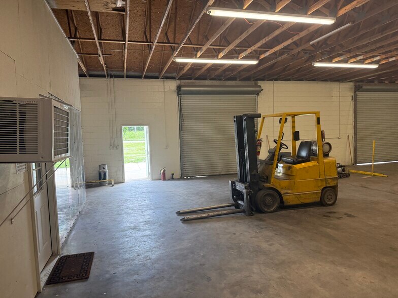 More Photos Of 1453 Hickory Crossing Rd, Hartwell Warehouse For Lease