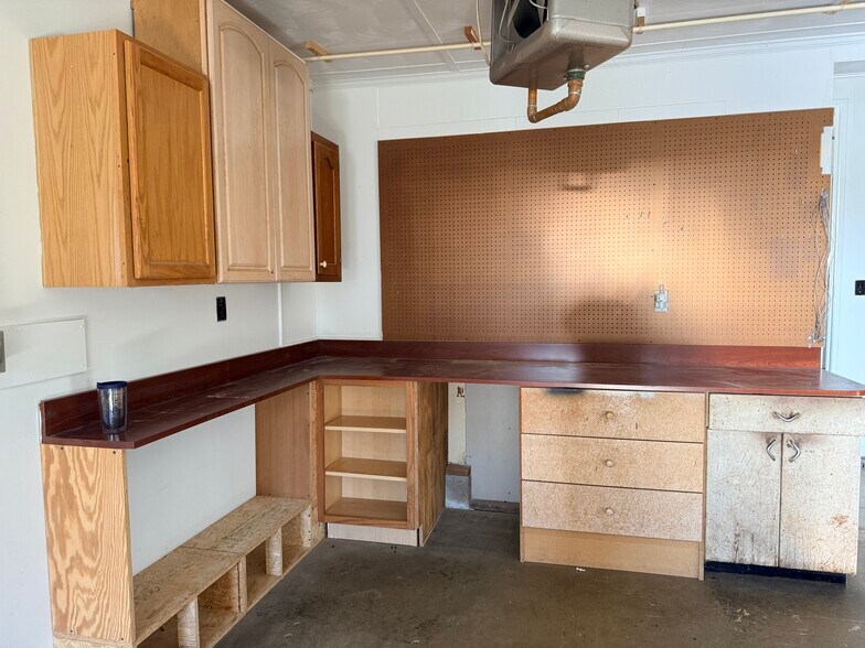 More Photos Of 45146 Andover Estates Rd, Valley Lee Warehouse For Lease