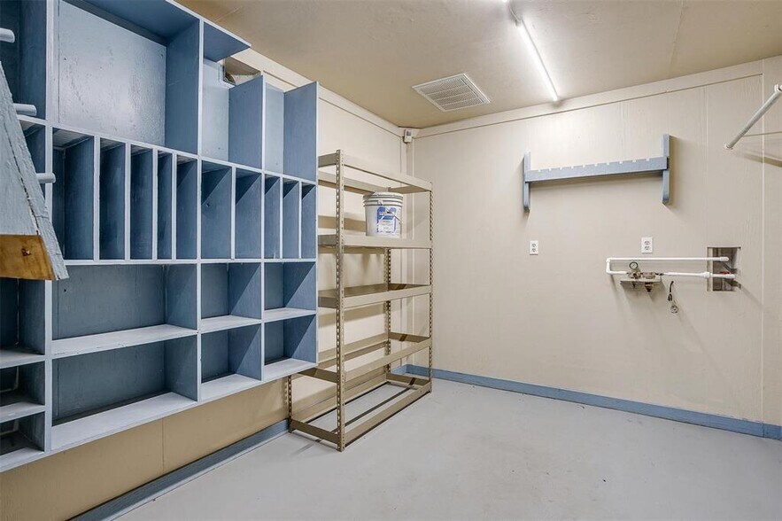 More Photos Of 640 E Highway 199, Springtown Warehouse For Lease