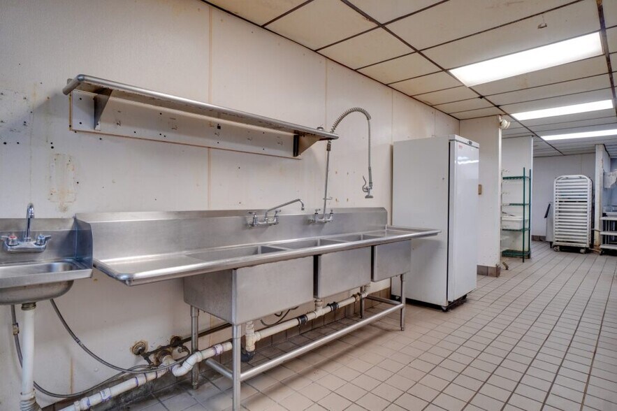 More Photos Of 2103 N Broadway, Poteau General Retail For Sale