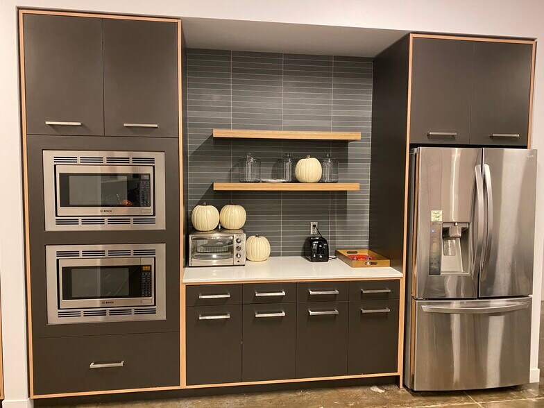 More Photos Of 20310 Plummer St, Chatsworth Manufacturing For Lease