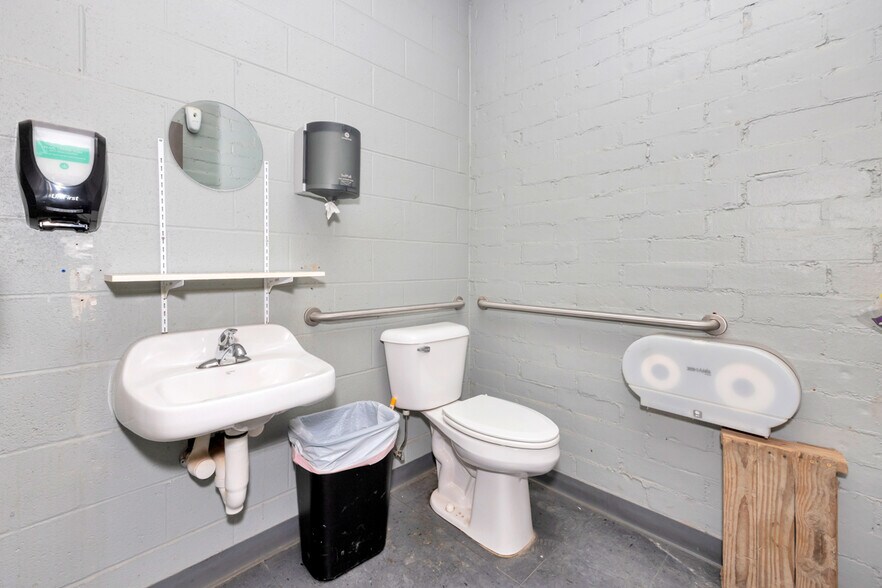 More Photos Of 363 Old Larkinsville Rd, Scottsboro Warehouse For Sale
