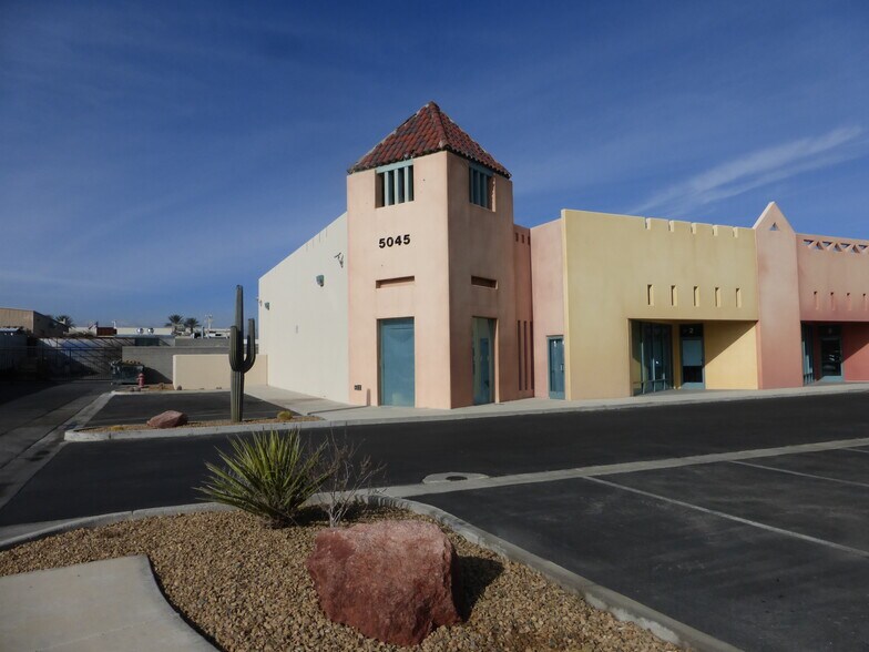 More Photos Of 5045 Rogers St, Las Vegas Showroom For Lease