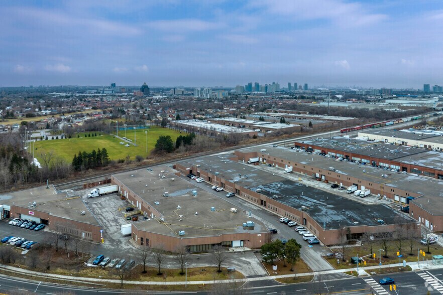 More Photos Of 370 Tapscott Rd, Toronto Warehouse For Lease